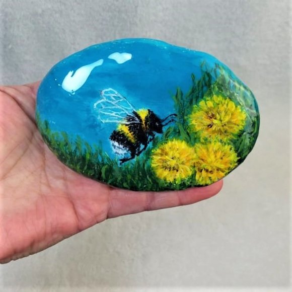 Hand Painted Whitetail Bumblebee - Picture 3 of 4
